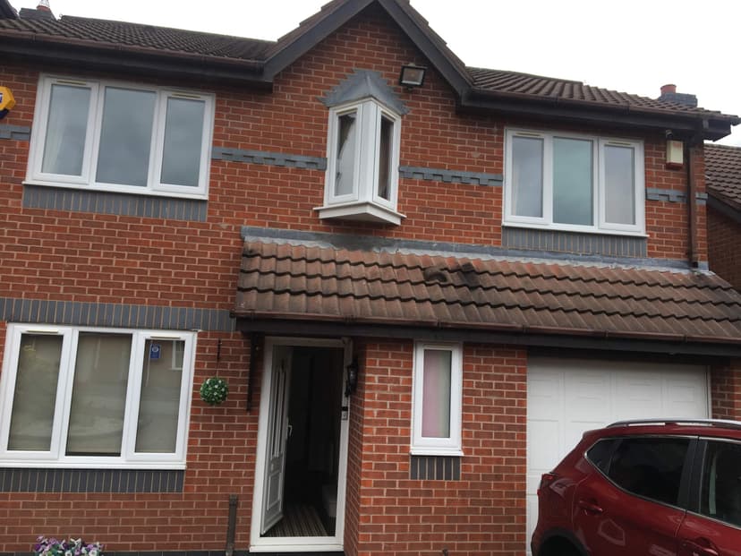 Image 1:4 bedroom Detached house to rent