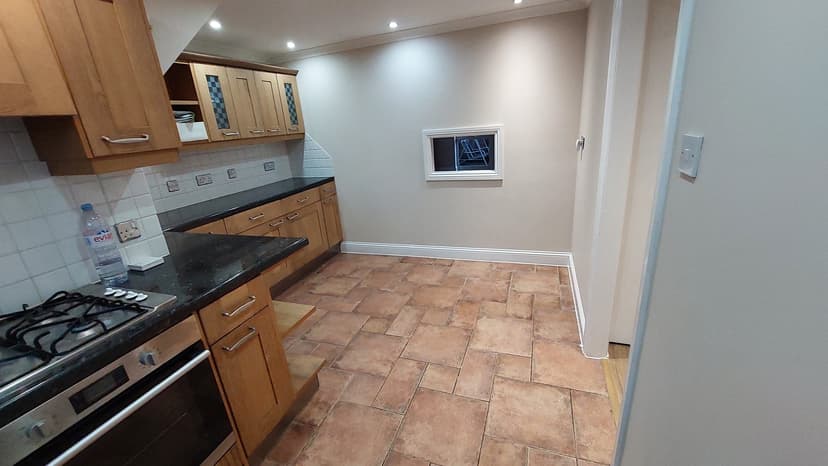 Image 2:2 bedroom Maisonette to rent