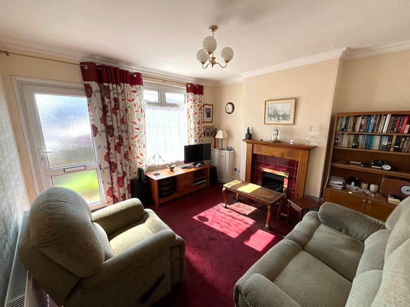 Image 2:2 bedroom End-of-terrace house to rent