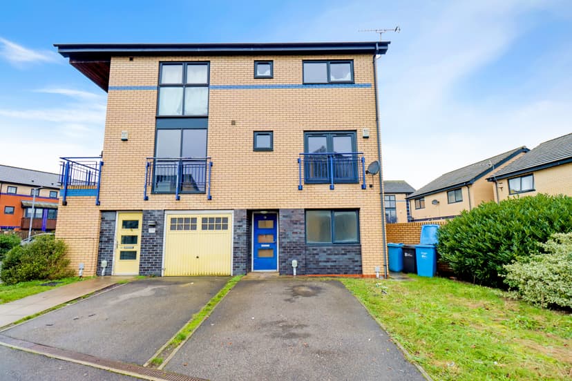 Image 1:3 bedroom Townhouse to rent