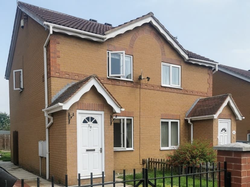 Image 1:2 bedroom Semi-detached house to rent