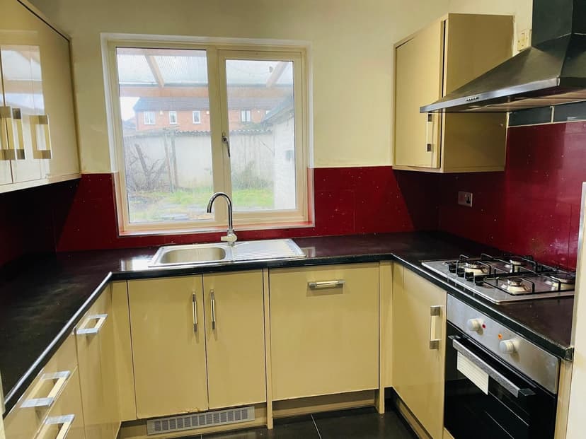 Image 2:3 bedroom Semi-detached house to rent