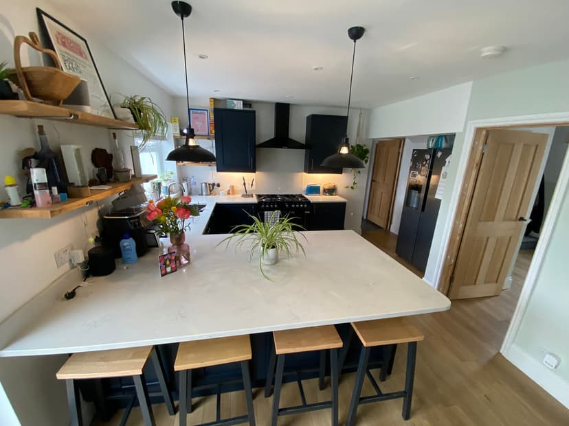 Image 2:4 bedroom Semi-detached house to rent