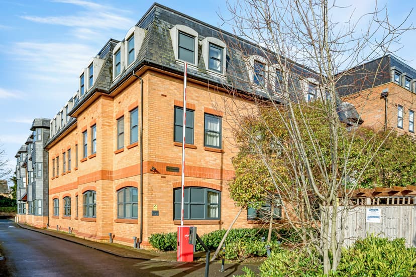 Image 1:1 bedroom Apartment or flat to rent