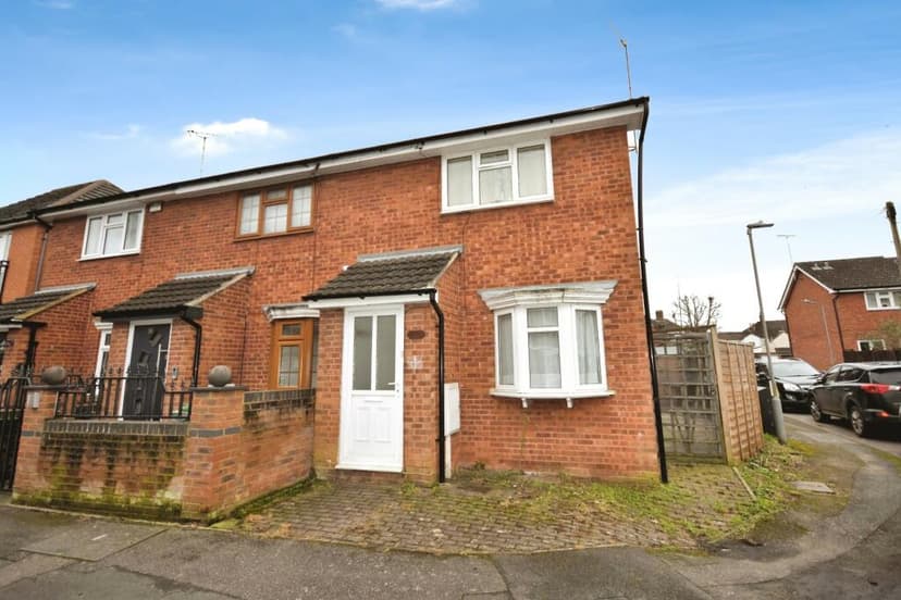 Image 1:2 bedroom End-of-terrace house to rent