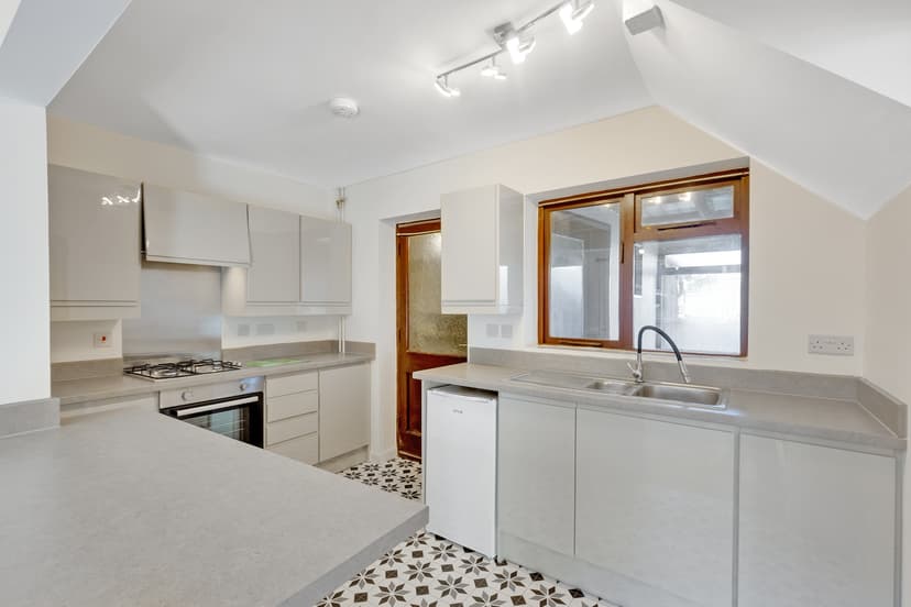 Image 1:3 bedroom Semi-detached house to rent