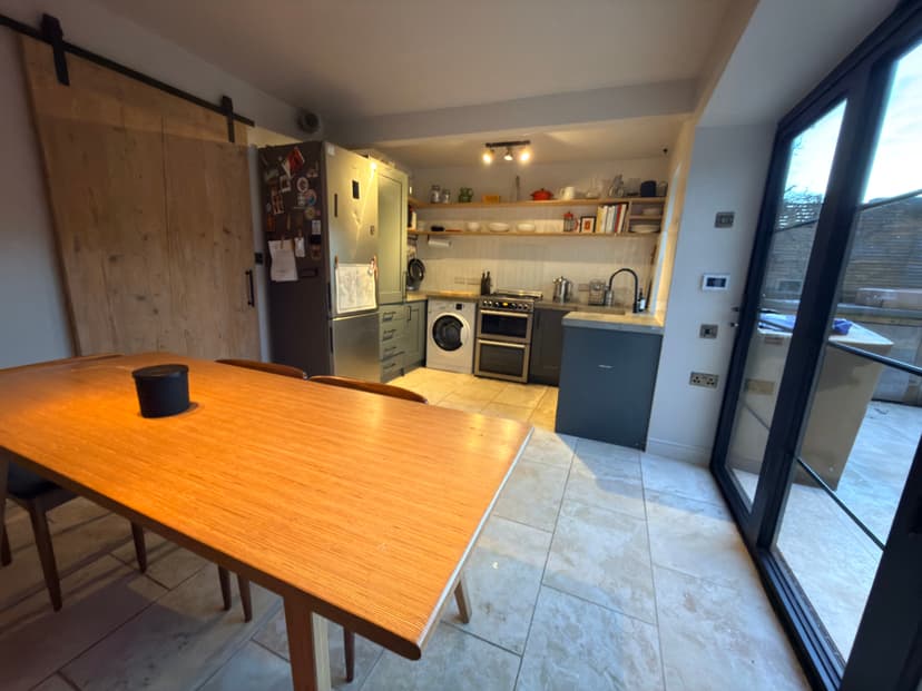 Image 2:2 bedroom End-of-terrace house to rent