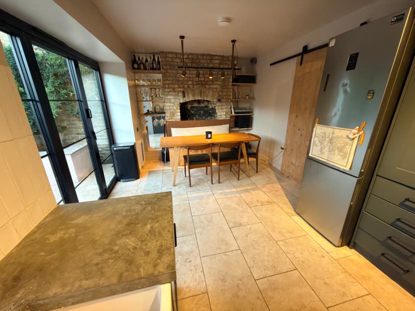 Image 1:2 bedroom End-of-terrace house to rent