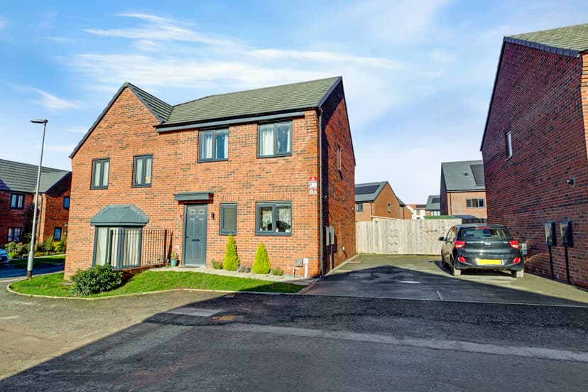 Image 1:3 bedroom Semi-detached house to rent