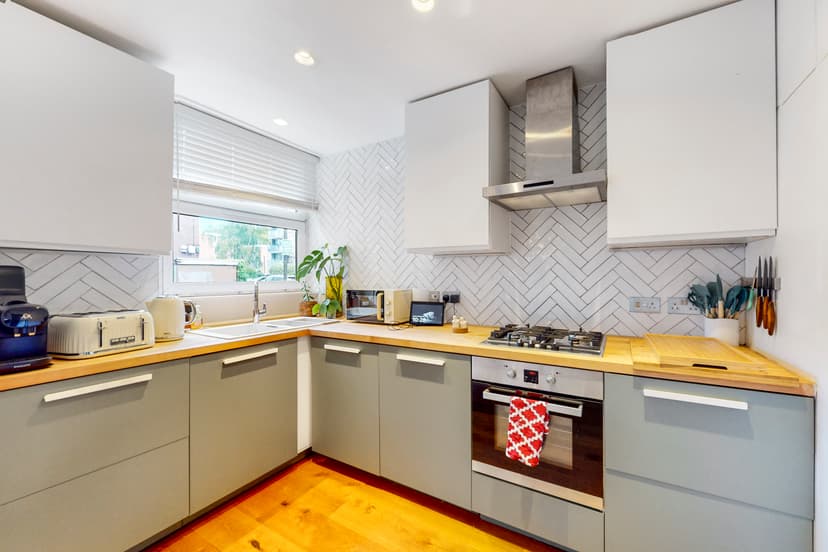 Image 2:2 bedroom Ground floor maisonette to rent