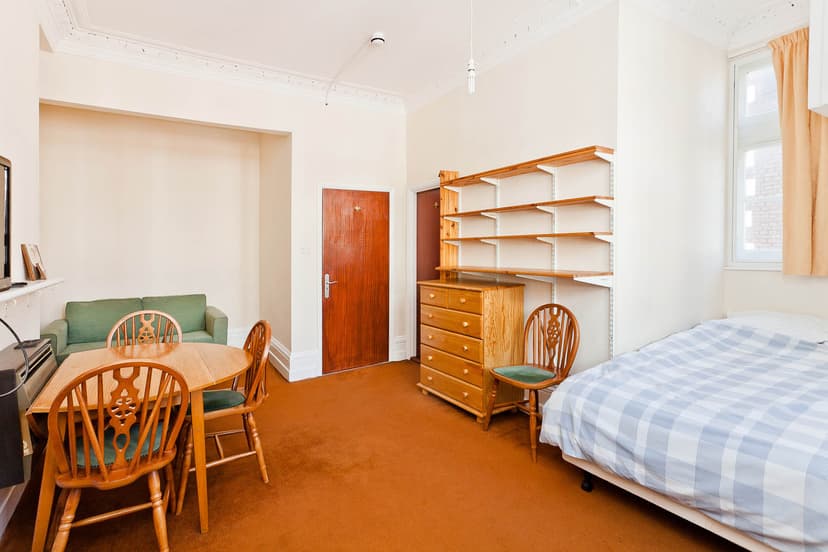 Image 1:1 bedroom Flat to rent