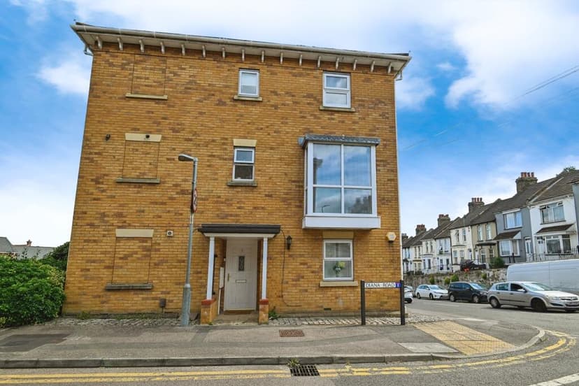 Image 1:2 bedroom Flat to rent