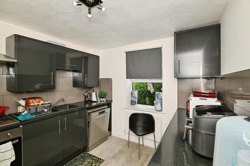 Image 2:2 bedroom Flat to rent