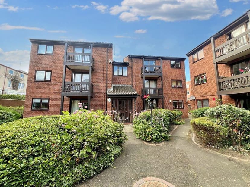 Image 1:2 bedroom Apartment or flat to rent