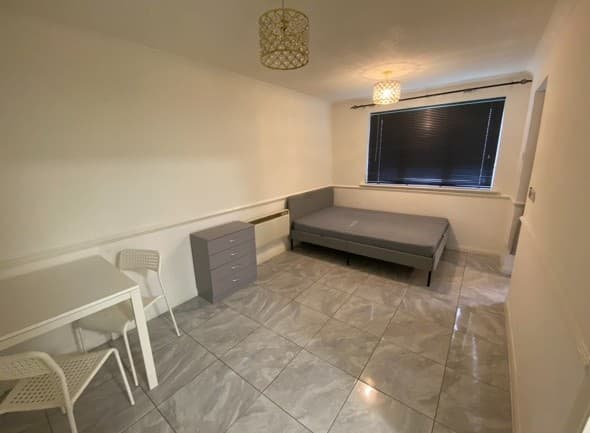 Image 1: Studio Ground floor flat to rent