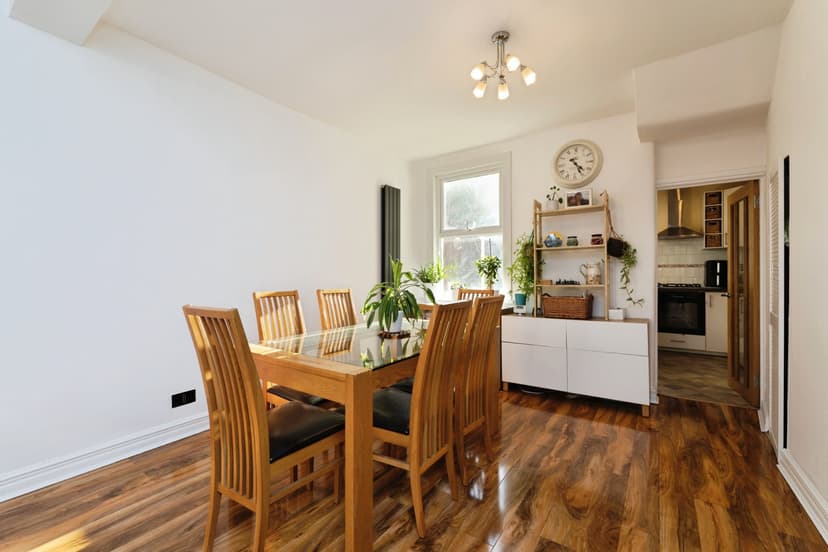 Image 2:4 bedroom Terraced house to rent