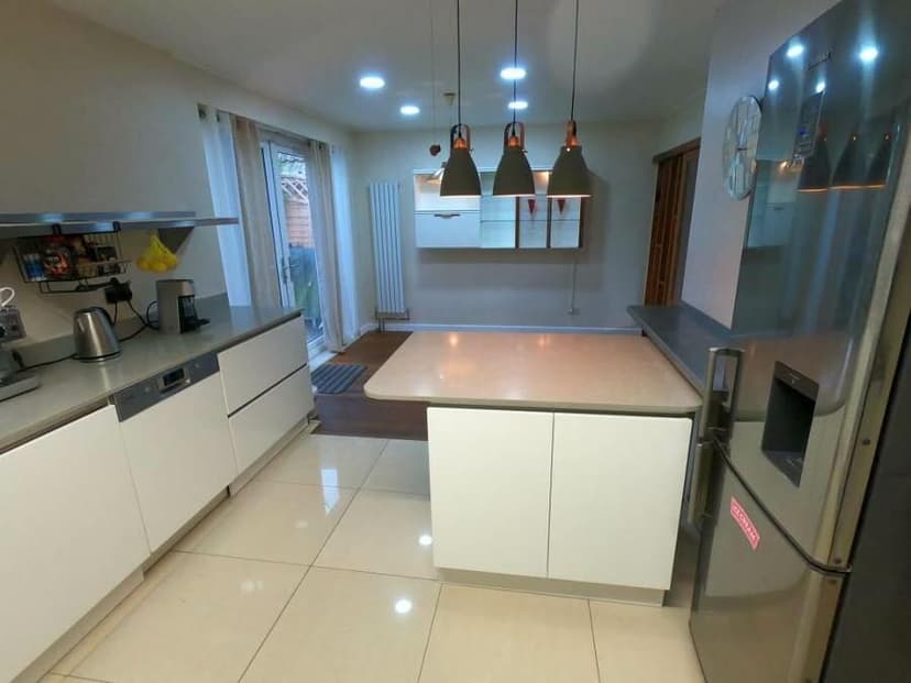 Image 3:4 bedroom Detached house to rent