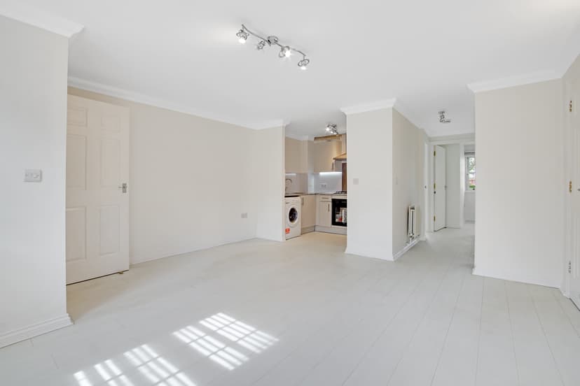 Image 2:2 bedroom Maisonette to rent