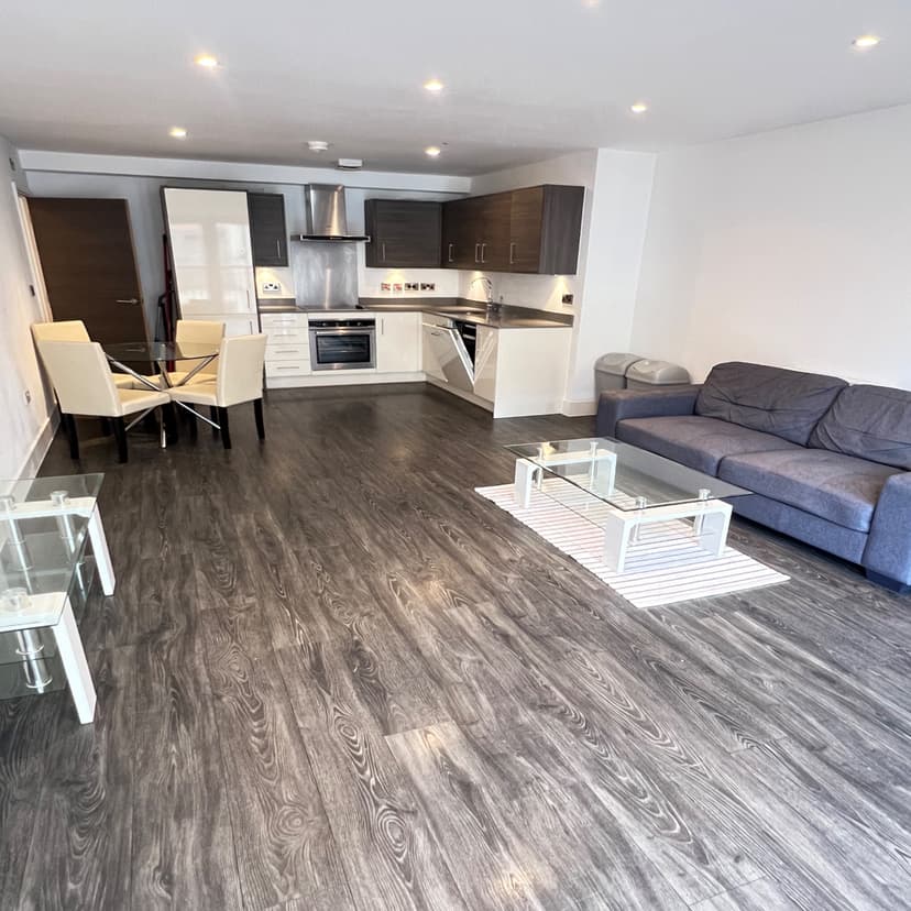 Image 1:2 bedroom Apartment or flat to rent