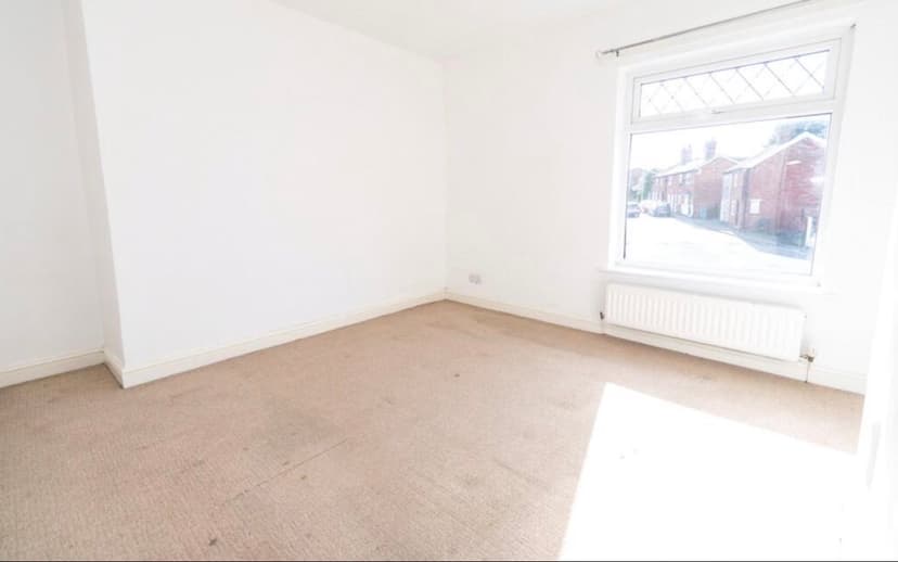 Image 2:2 bedroom End-of-terrace house to rent