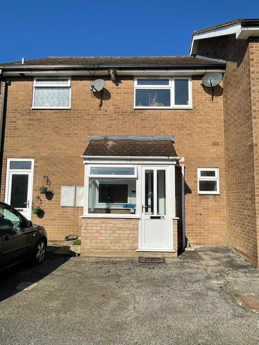 Image 1:1 bedroom Maisonette to rent