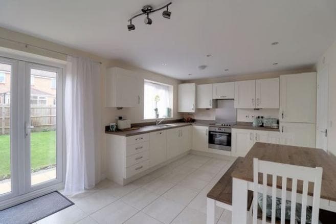 Image 2:4 bedroom Detached house to rent