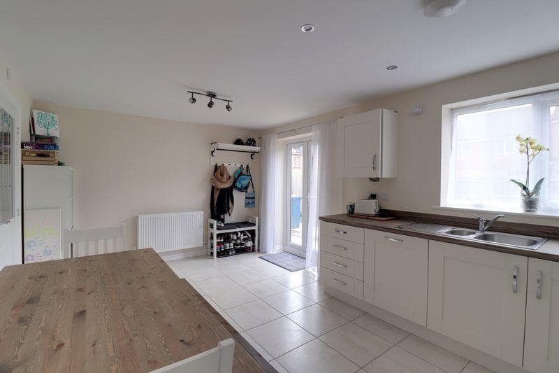 Image 3:4 bedroom Detached house to rent