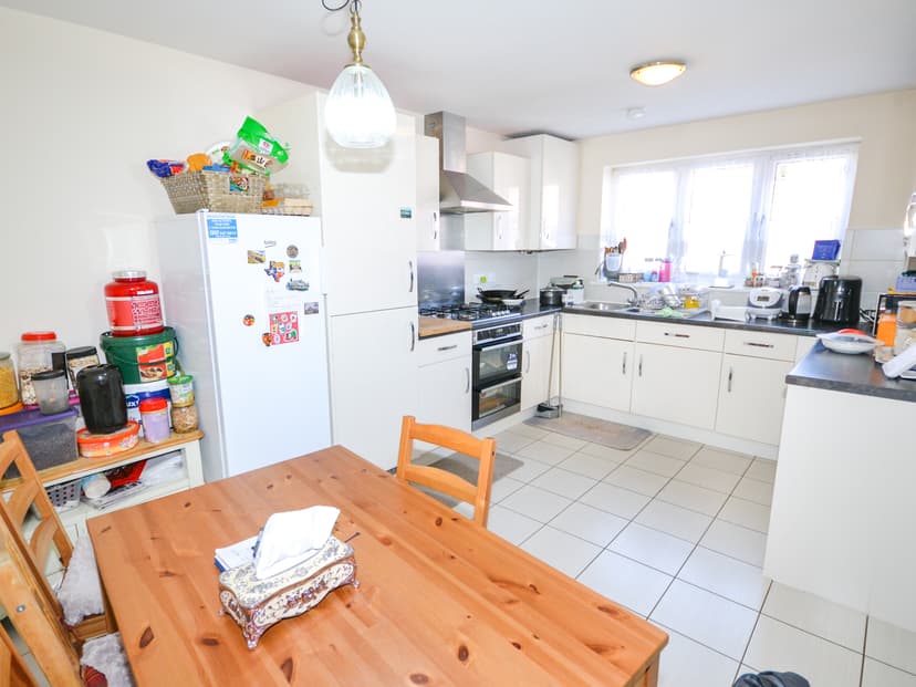 Image 2:4 bedroom Terraced house to rent