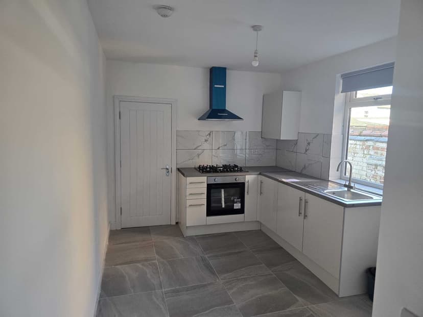 Image 2:3 bedroom End-of-terrace house to rent