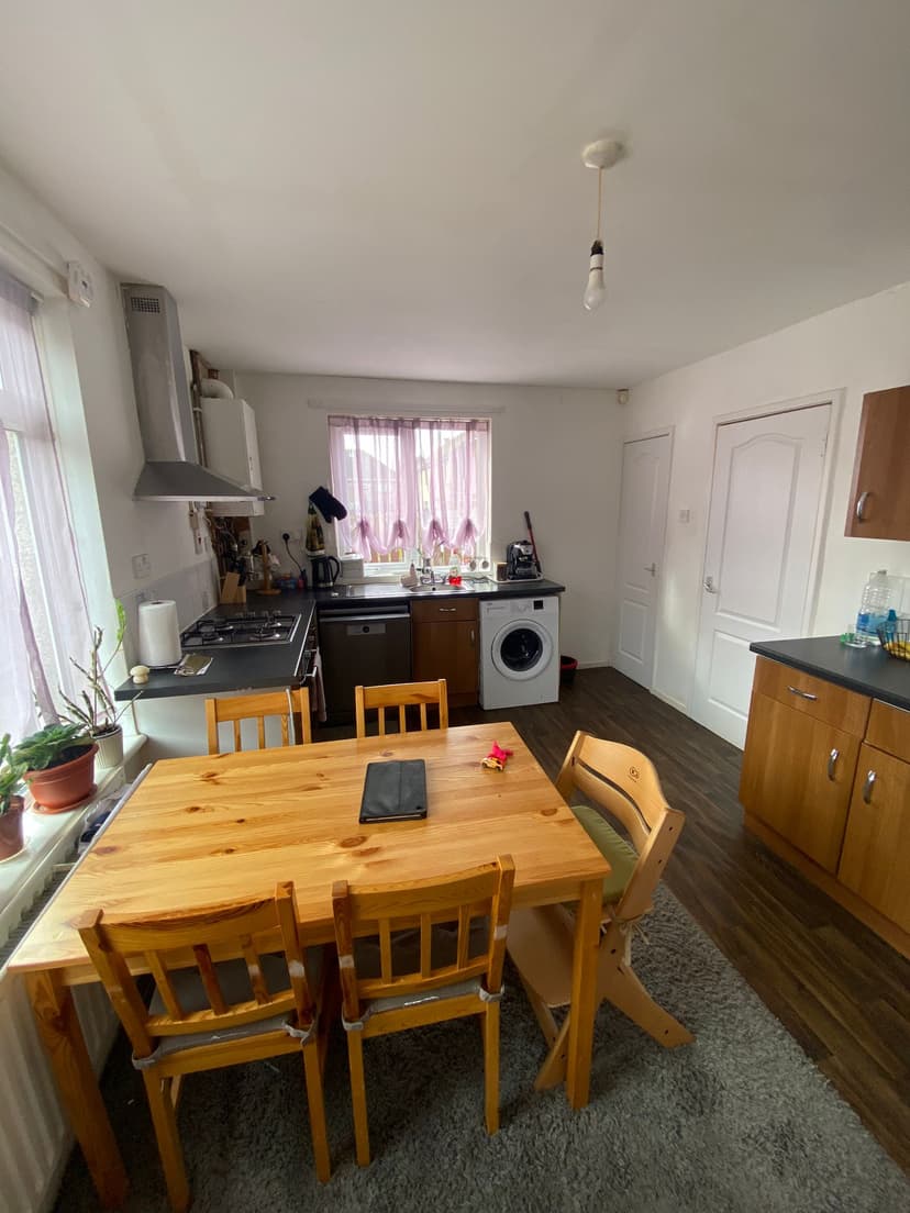 Image 2:3 bedroom Semi-detached house to rent