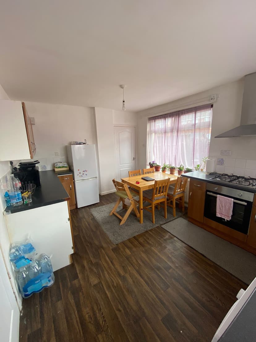 Image 1:3 bedroom Semi-detached house to rent