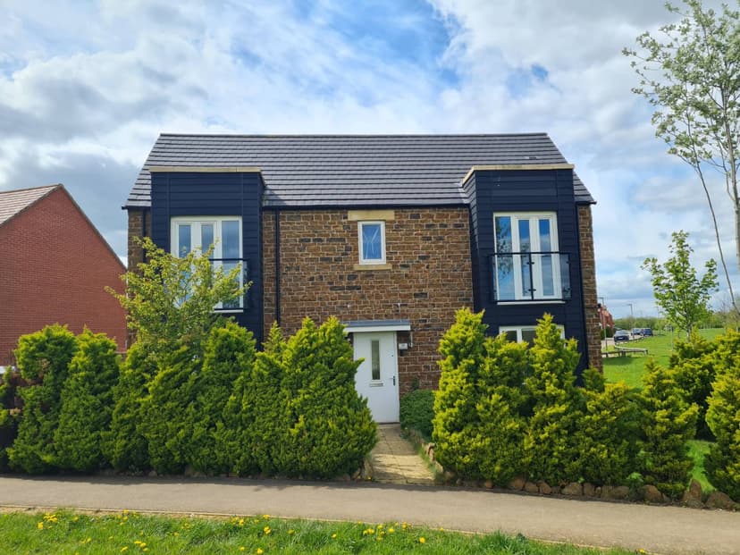 Image 1:4 bedroom Detached house to rent