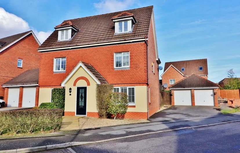 Image 1:5 bedroom Detached house to rent