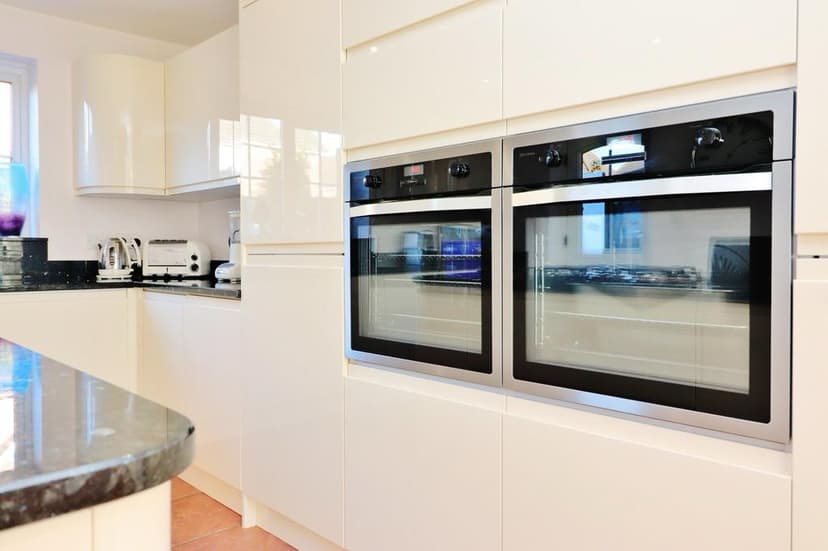 Image 2:5 bedroom Detached house to rent