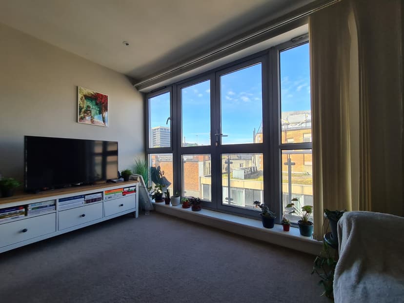 Image 3:2 bedroom Flat to rent