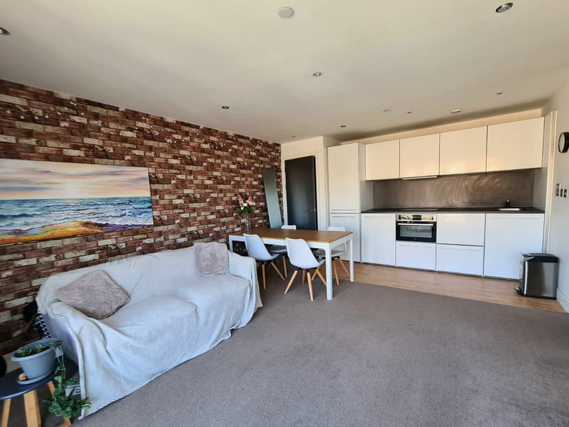 Image 2:2 bedroom Flat to rent