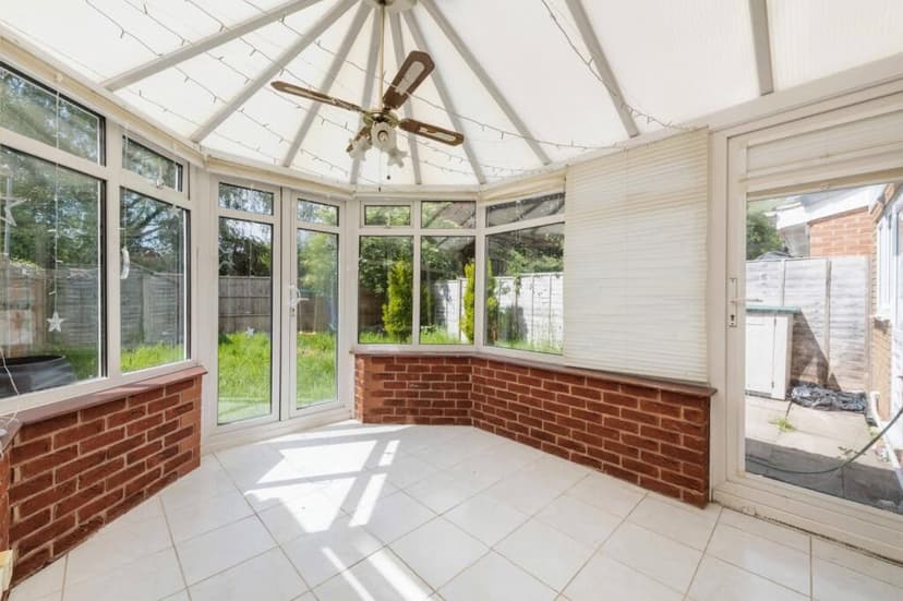 Image 3:4 bedroom Detached house to rent