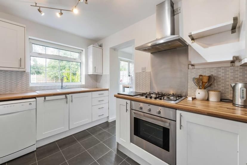 Image 1:4 bedroom Detached house to rent