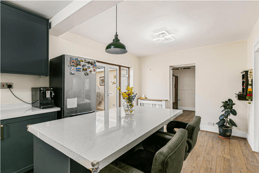 Image 2:4 bedroom Detached house to rent