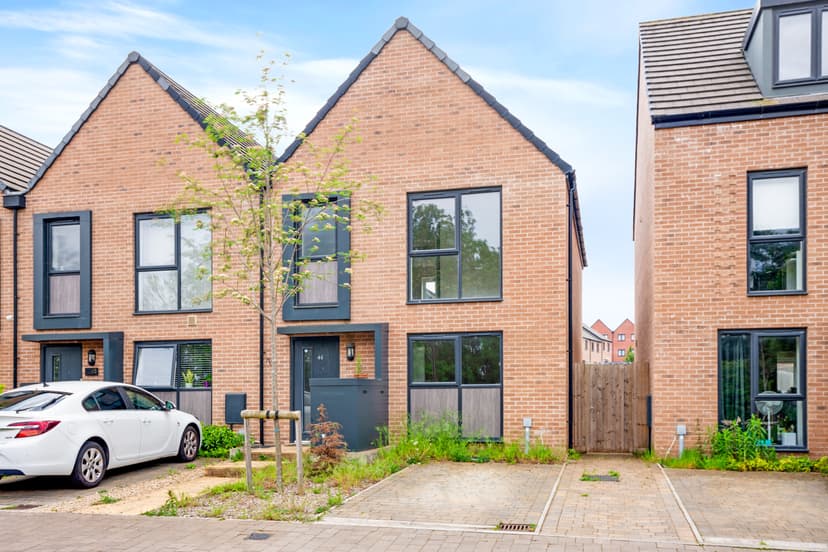 Image 1:3 bedroom End-of-terrace house to rent