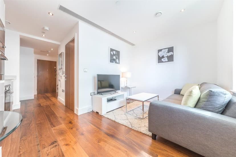 Image 1: Studio Apartment or flat to rent