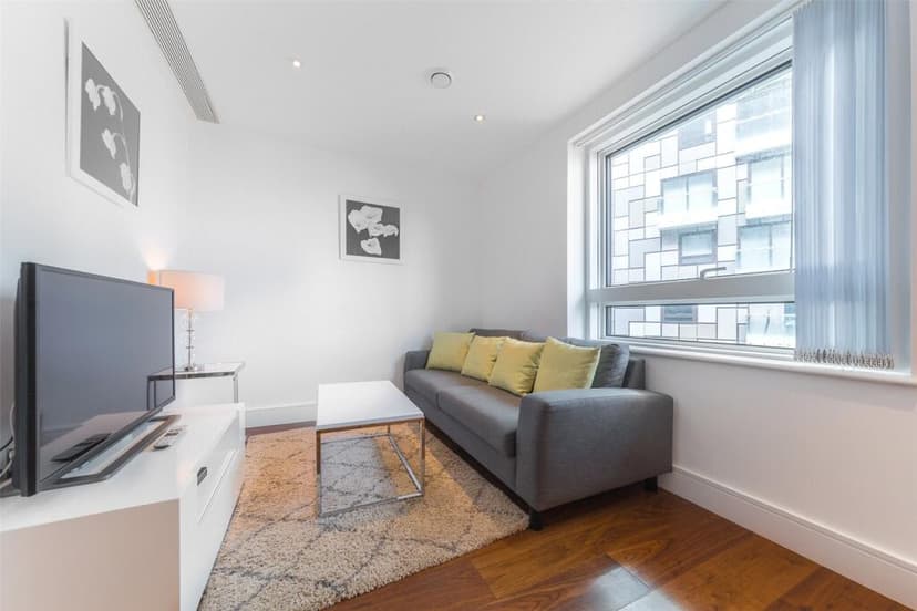 Image 2: Studio Apartment or flat to rent