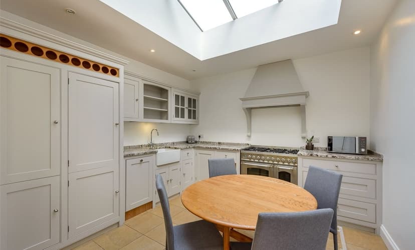 Image 1:2 bedroom End-of-terrace house to rent
