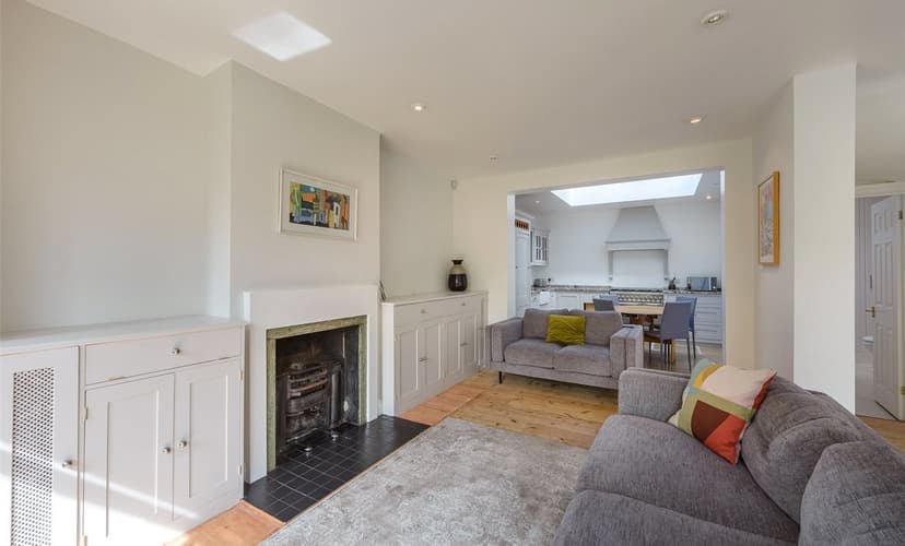 Image 2:2 bedroom End-of-terrace house to rent