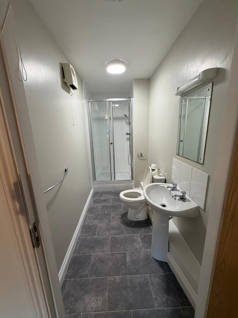 Image 2:2 bedroom Flat to rent