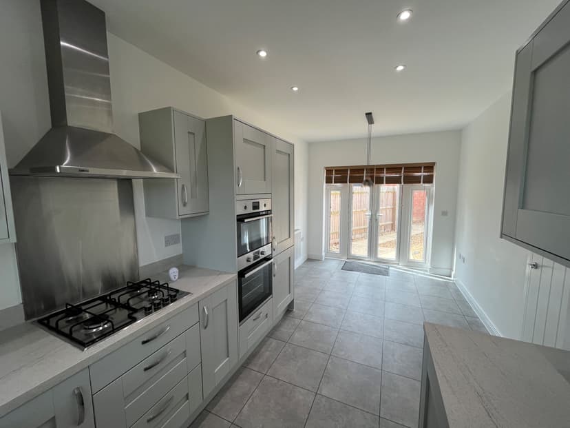 Image 2:4 bedroom Townhouse to rent