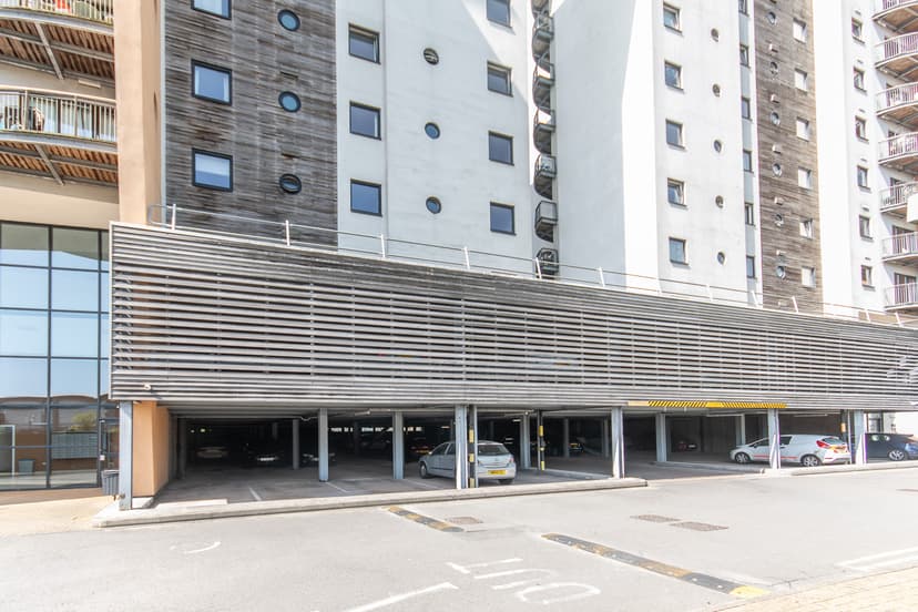 Image 1:1 bedroom Apartment or flat to rent
