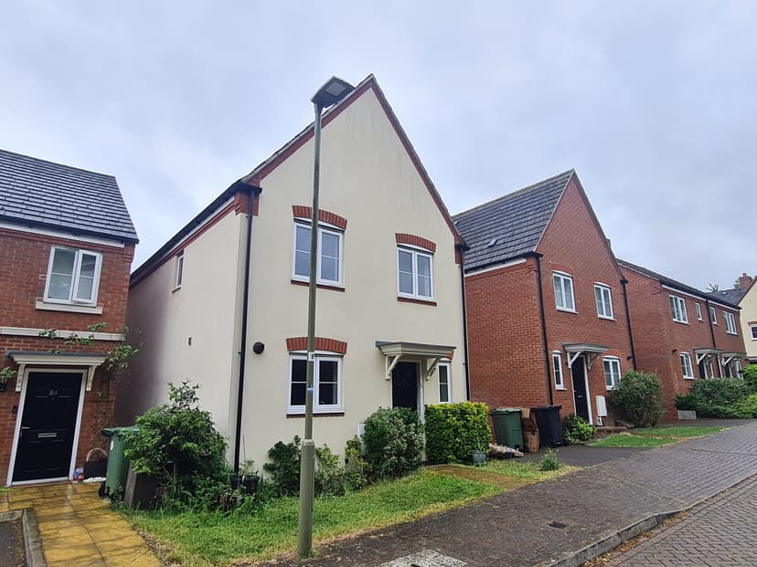 Image 2:4 bedroom Detached house to rent