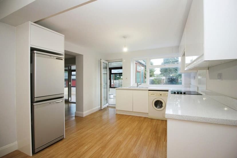 Image 2:3 bedroom Semi-detached house to rent