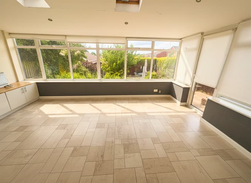 Image 3:4 bedroom Detached house to rent